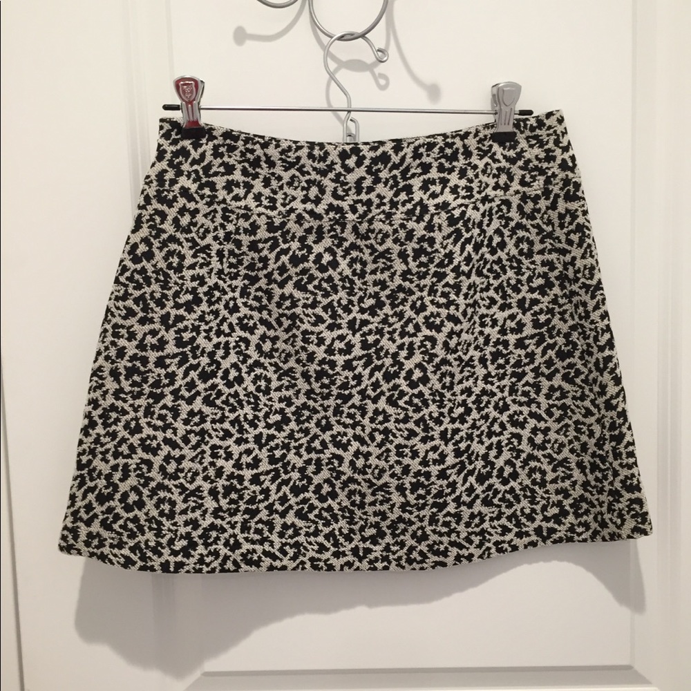 Mini skirt leopard pattern for spring, fall.